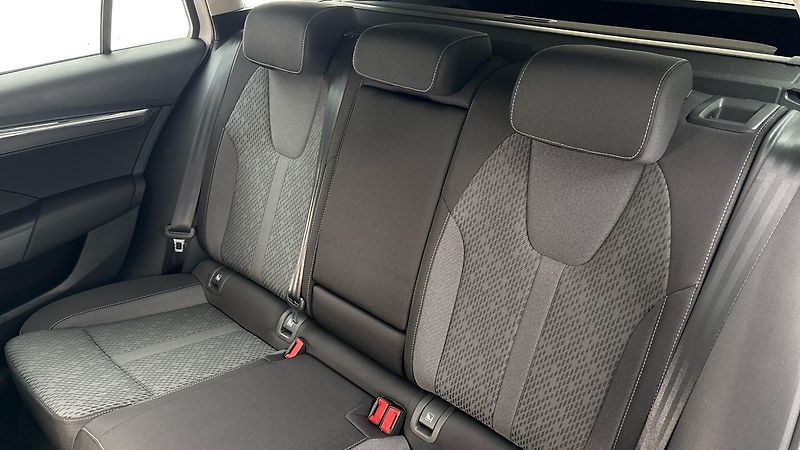 Škoda Octavia 2.0 TDI DSG Style Combi - fotka 16 z 25