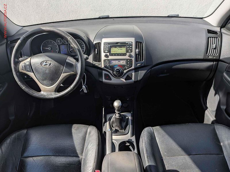 Hyundai i30 (2009) 1.6CVV-T, 2.maj,ČR, AC, kůže - fotka 8 z 14