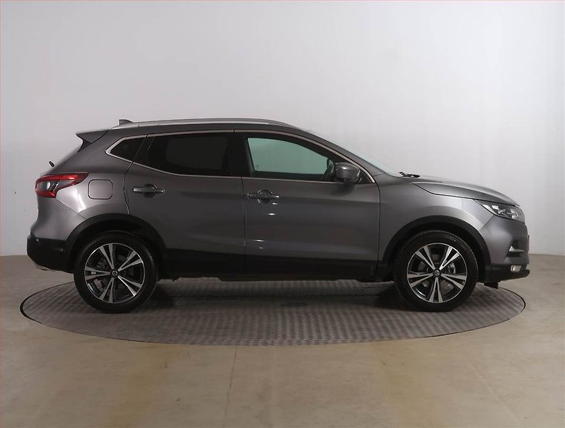 Nissan Qashqai (2019) 1.3 DIG-T, Serv.kniha, Navi - fotka 6 z 18