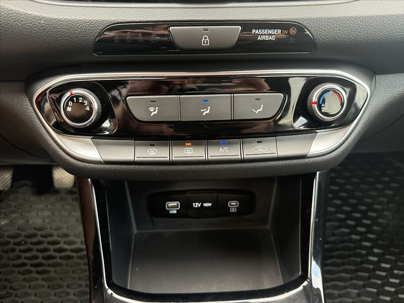 Hyundai i30 1,5 CVVT 71kW Family - fotka 18 z 24