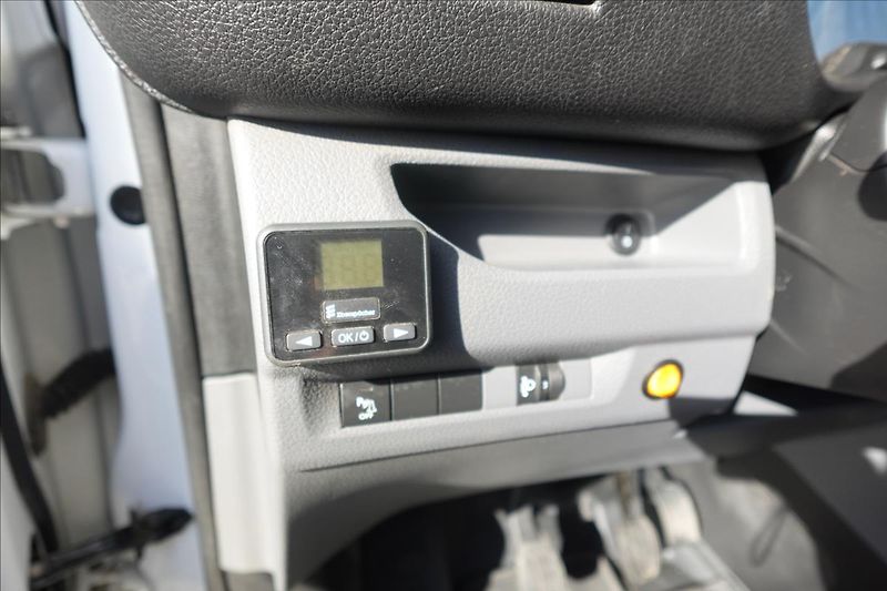 Citroën Jumpy 2,0 HDI  8 MÍST L3H1 KLIMA - fotka 27 z 37
