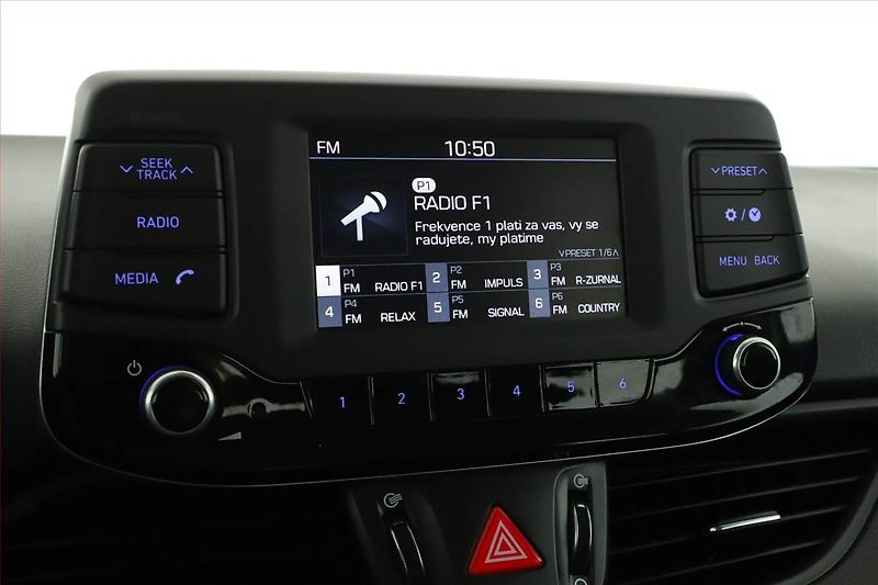 Hyundai i30 (2017) 1.0 T-GDI, Tempomat - fotka 9 z 16
