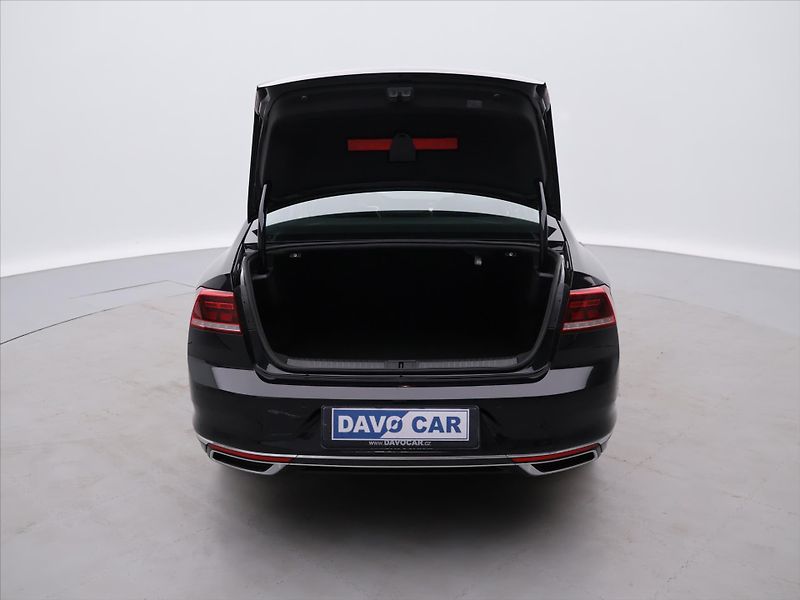 Volkswagen Passat 2,0 TDI Elegance Aut.Klima CZ - fotka 9 z 29