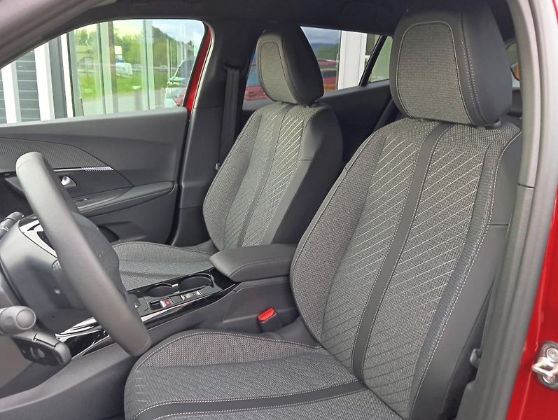Peugeot 2008 (2026) ALLURE Hybrid 145 e-DCS6 - fotka 18 z 20