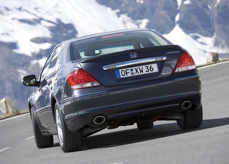 Honda Legend se dnes v bazarech prodává jen po kusech. Stačí na ni ale 200 tisíc korun.