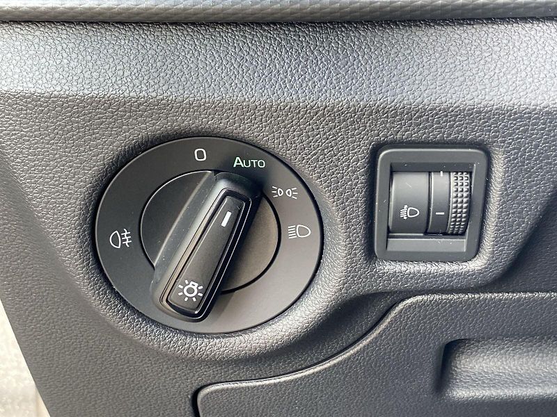 Škoda Kamiq (2023) 1.0 TSI Ambition - fotka 18 z 32
