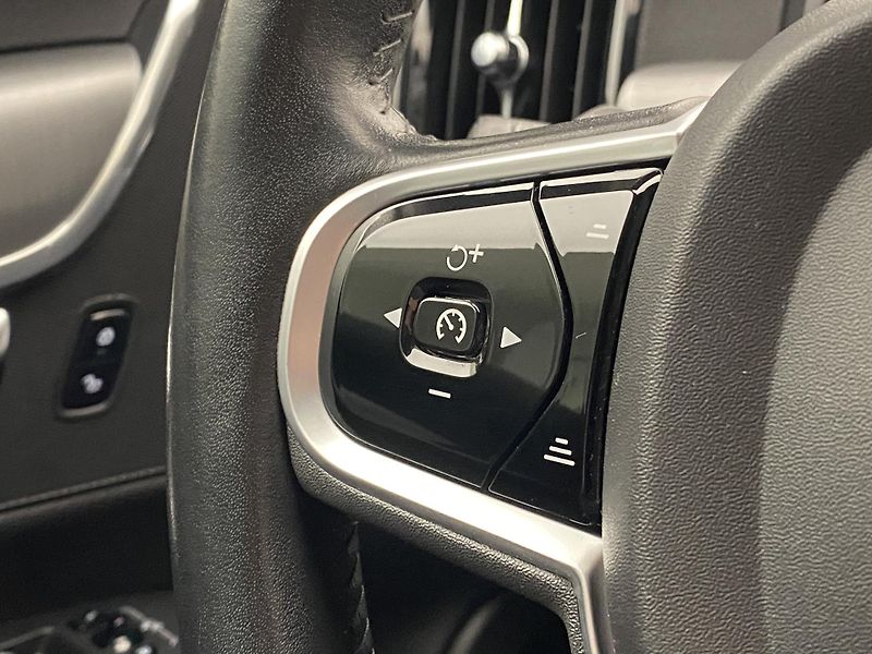 Volvo V90 D4 MOMENTUM AUT  - fotka 19 z 39