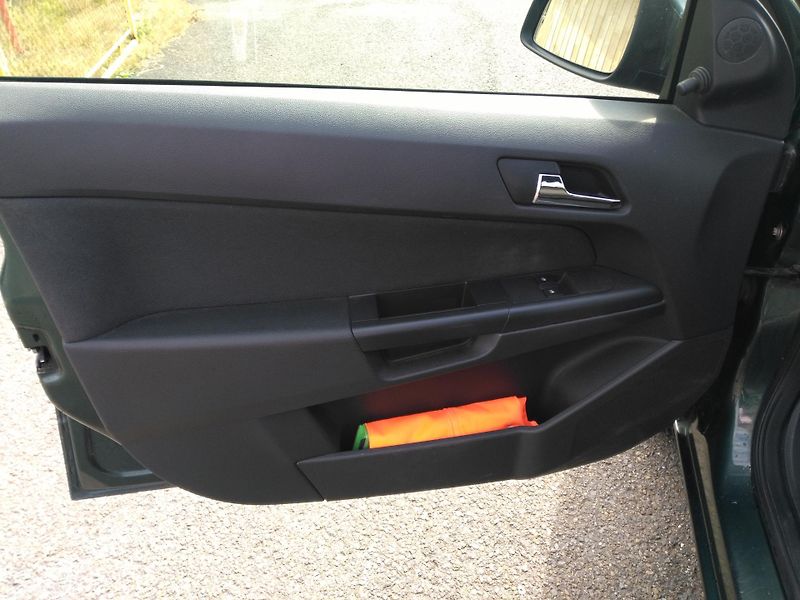 Opel Astra 1,6i /85 kW/ - fotka 10 z 28