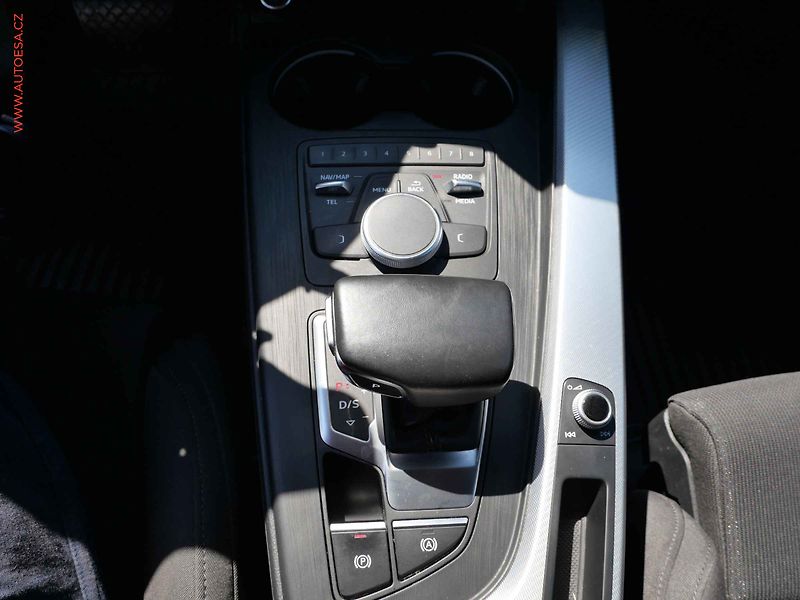 Audi A4 (2018) 3.0 TDi, servis.kniha, AT - fotka 17 z 24