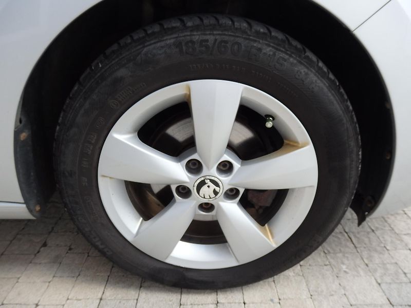 Škoda Rapid 1.2 TSI 63 kW KLIMATIZACE - fotka 12 z 14