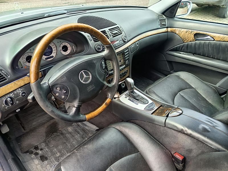 Mercedes-Benz Třídy E (2004) 3.2 165kw - fotka 24 z 40