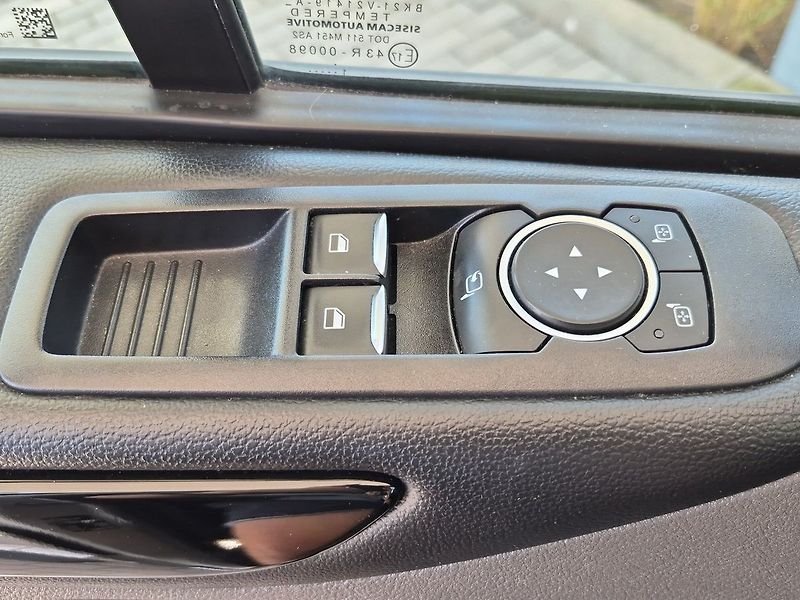 Ford Tourneo Custom Titanium 2.0 EB 136 kW - fotka 19 z 29