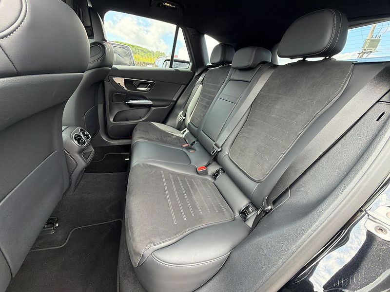 Mercedes-Benz GLC 220 d 4MATIC AMG - fotka 28 z 37
