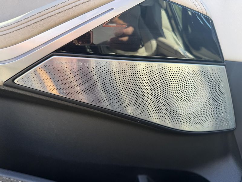 BMW X7 M50d INDIVIDUAL 7 MIST  - fotka 19 z 29