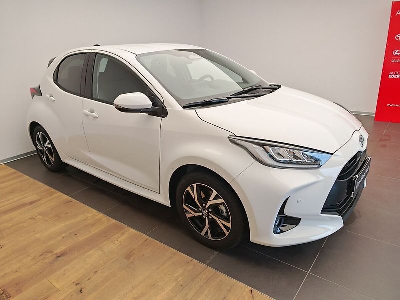 Toyota Yaris 1.5 Hybrid e-CVT Style - fotka 3 z 35