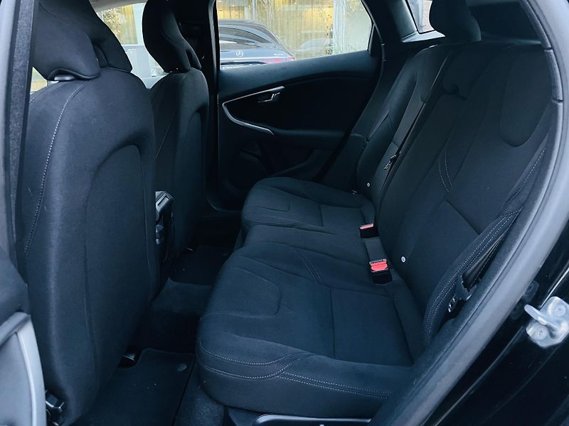 Volvo V40 2.0i MANUÁL 1.MAJITEL SENZORY - fotka 28 z 41