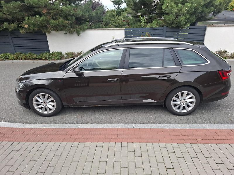 Škoda Superb (2016) 2.0 TDI Elegance, alkantara - fotka 2 z 21