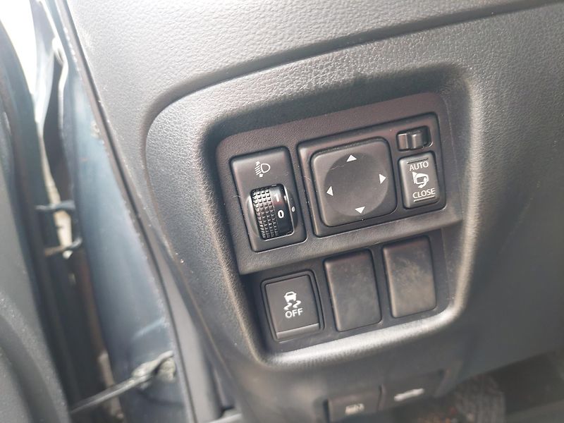 Nissan Juke (2012) TEKNA 1.6 - fotka 18 z 41