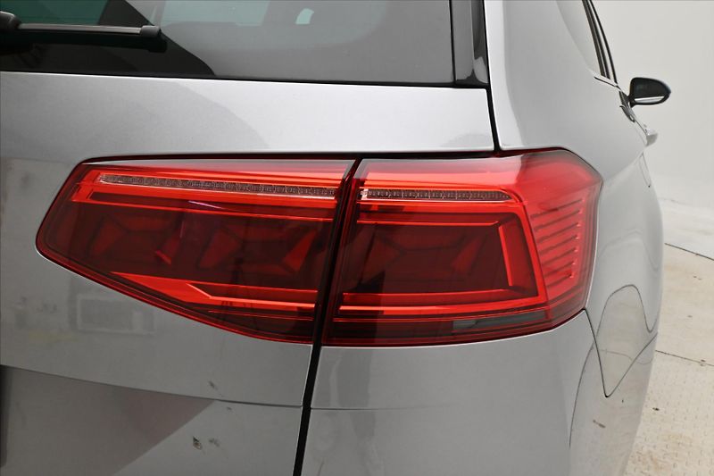 Volkswagen Passat 2,0 TDI 147kW DSG Elegance Zár - fotka 24 z 25