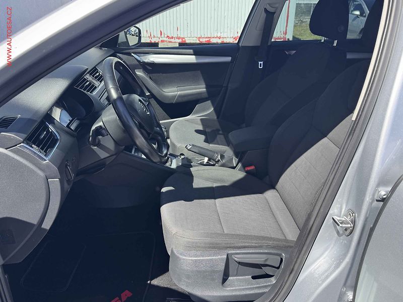 Škoda Octavia (2013) 1.6TDi, ČR, Elegance - fotka 9 z 15