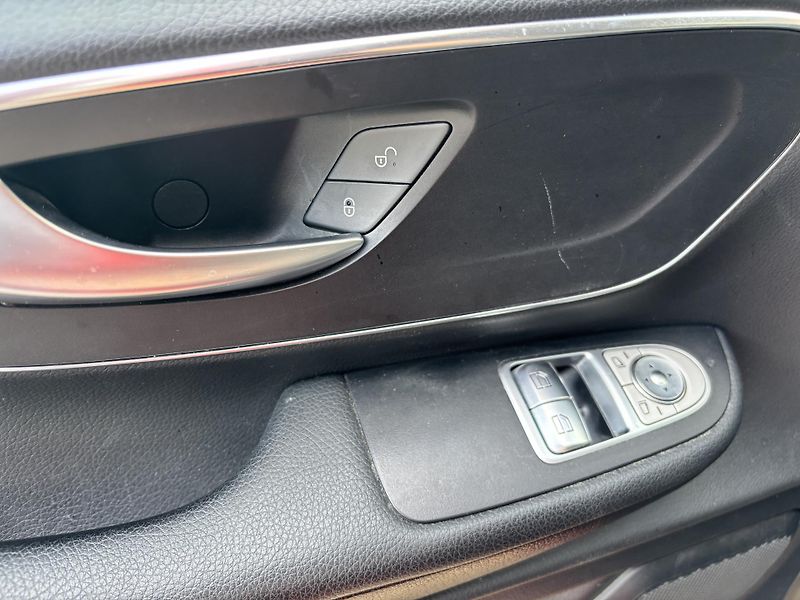 Mercedes-Benz Třídy V (2021) 220dA 120kW, 7míst, ČR, DPH - fotka 14 z 20