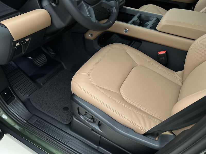 Land Rover Defender 110 D350 X-DYNAMIC HSE Aut.  - fotka 12 z 51