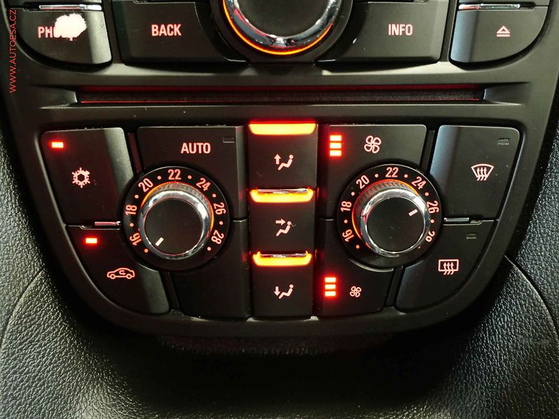 Opel Meriva (2016) 1.4i, 2.maj,ČR, servis.kniha - fotka 19 z 22