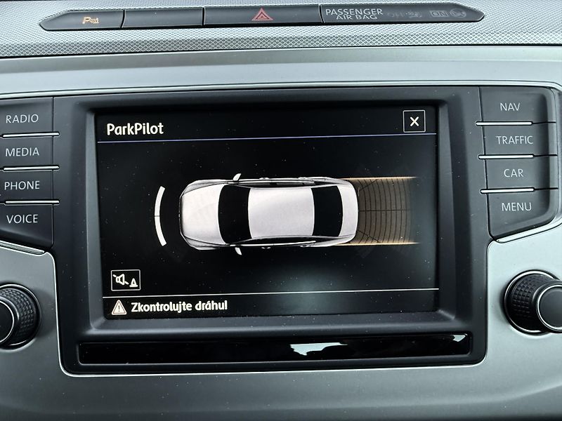 Volkswagen Passat 1,4 TSI Comfortline Navi - fotka 30 z 45