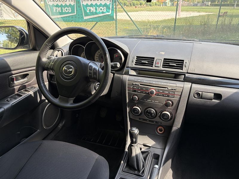 Mazda 3 2.0 Sport Active - fotka 25 z 31
