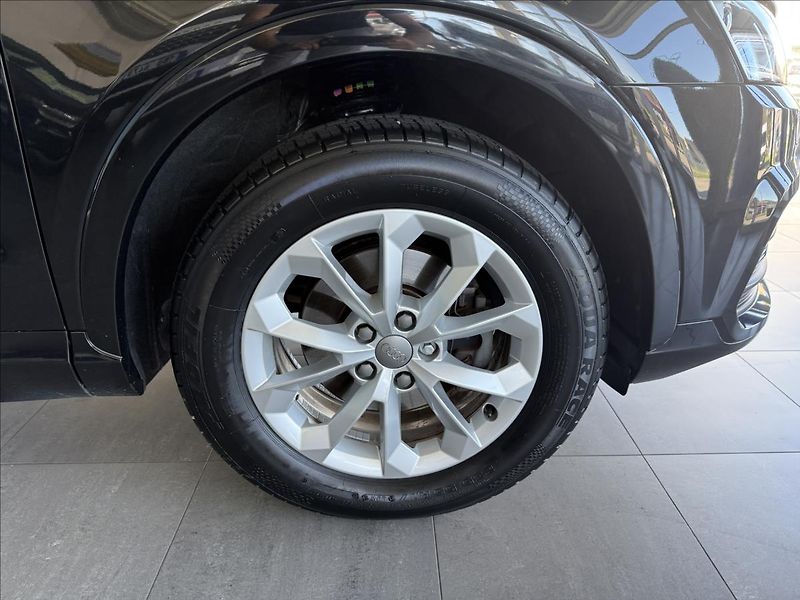 Audi Q3 1,4   TSI 110kW,SERVISKA,TAŽNE - fotka 24 z 24