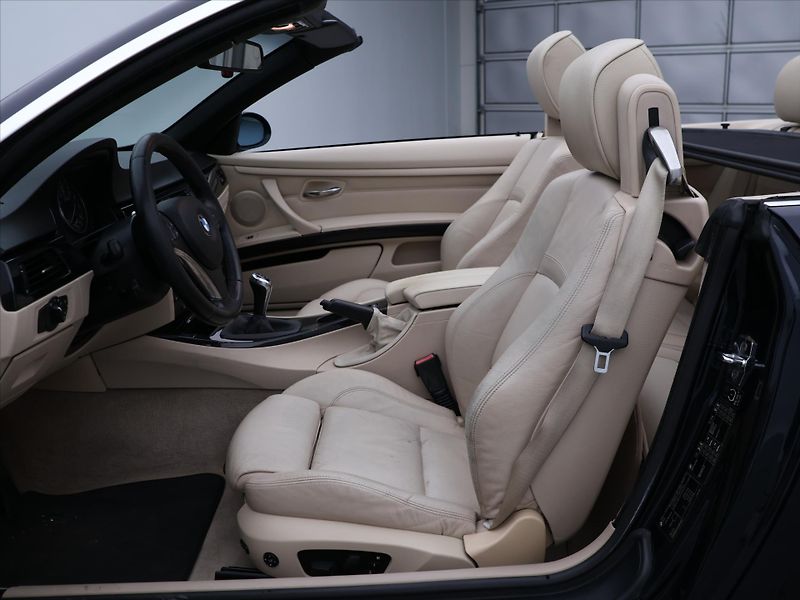 BMW Řada 3 3,0 325i Cabrio 160 kW - fotka 17 z 35