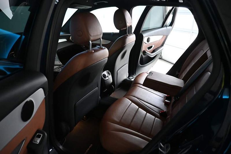 Mercedes-Benz GLC (2021) 2.0 4Matic 9G-TRONIC AMG Line - fotka 9 z 39