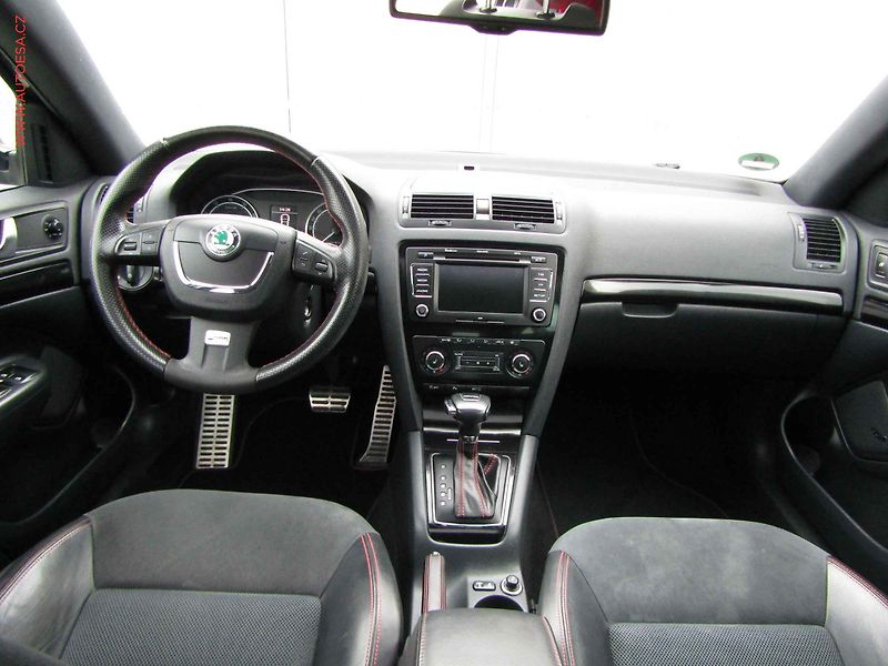 Škoda Octavia (2012) 2.0 TSi, RS, DSG, xenon, TZ - fotka 8 z 19