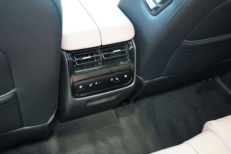 Chery Ostatní (2026) UNIQUE 1.5 TGDI PHEV - fotka 26 z 57