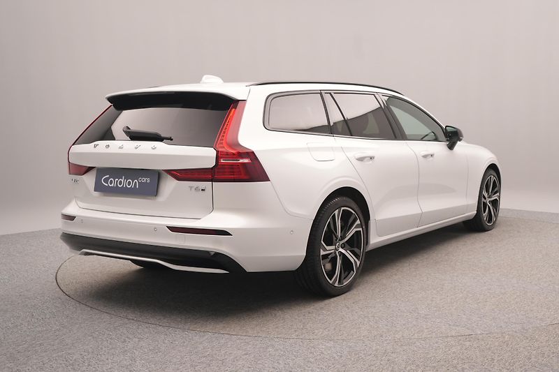 Volvo V60 (2026) T6 AWD Plug-in DARK ULTRA - fotka 12 z 24