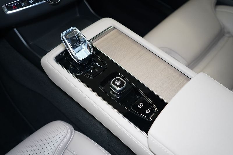 Volvo XC90 T8 PLUS Bright, Ventilace, 360 - fotka 40 z 49