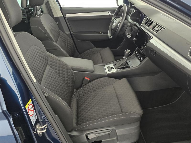 Škoda Superb 2,0 Style+, ACC, Virtual, Kame - fotka 23 z 25