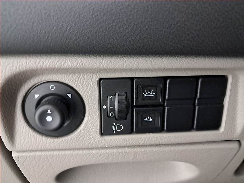 Citroën Xsara Picasso (2007) 1.6 HDi, po STK, oblíbený vůz - fotka 15 z 18