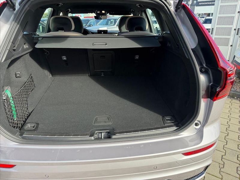 Volvo XC60 (2026) 2,0 B5 Plus Dark 4337 - fotka 12 z 14
