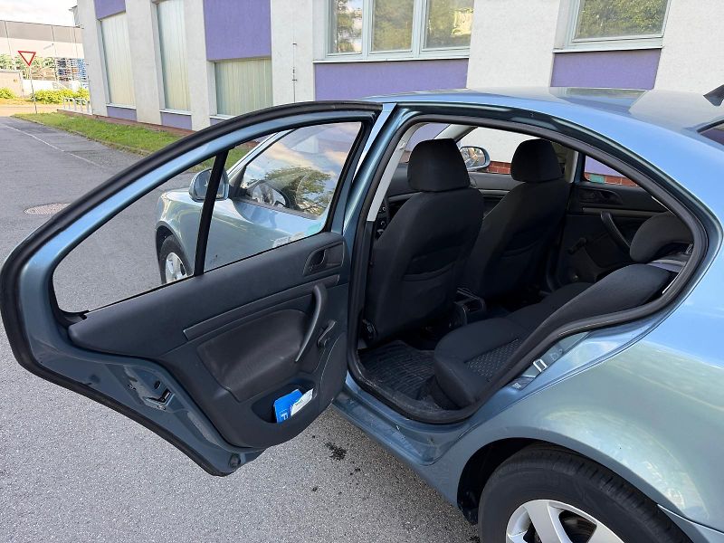 Škoda Octavia 1,9 TDI Ambiente /ČR/2.majitel - fotka 11 z 21