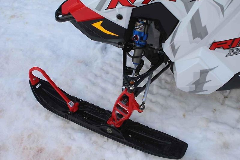 Na čtyřkolce se sněhovými pásy se dostanete v zimě všude
