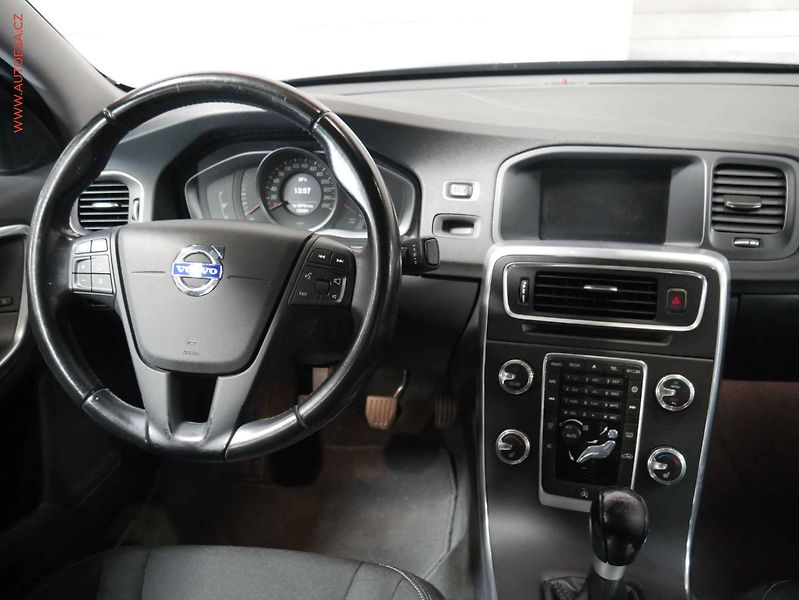 Volvo S60 (2015) 1.6 D3, 1.maj, AC, temp - fotka 11 z 18