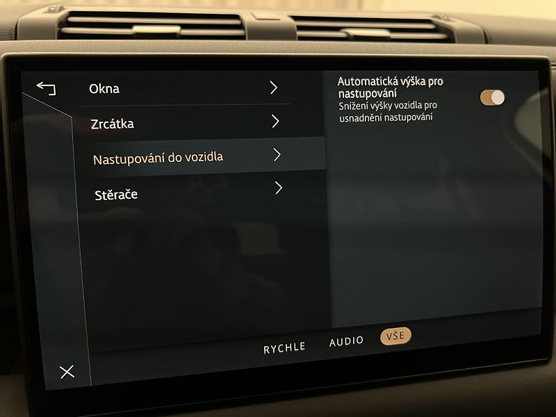 Land Rover Defender 110 D250 X-DYNAMIC SE 1. maj.  - fotka 39 z 47