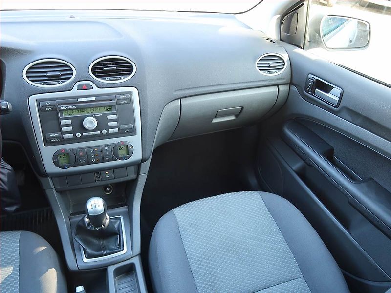 Ford Focus (2005) 1.6 TDCi, nová STK, Klima - fotka 8 z 15