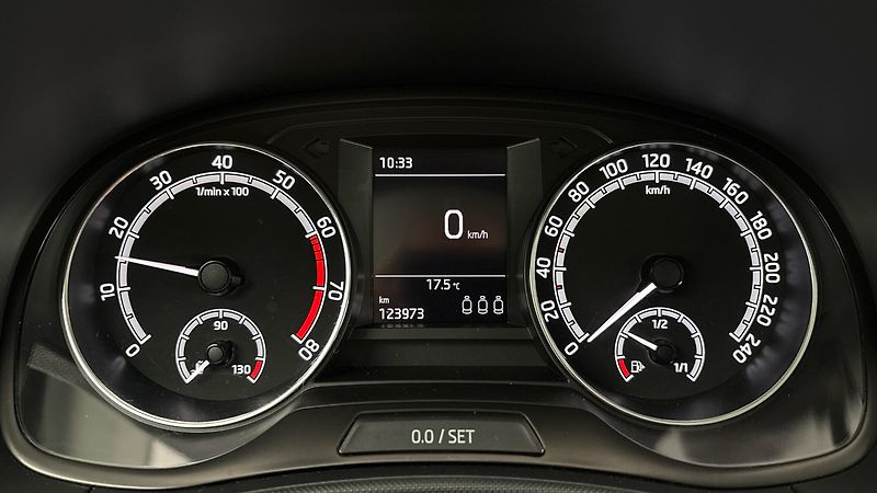 Škoda Fabia 1.0 TSI Ambition Combi - fotka 10 z 23