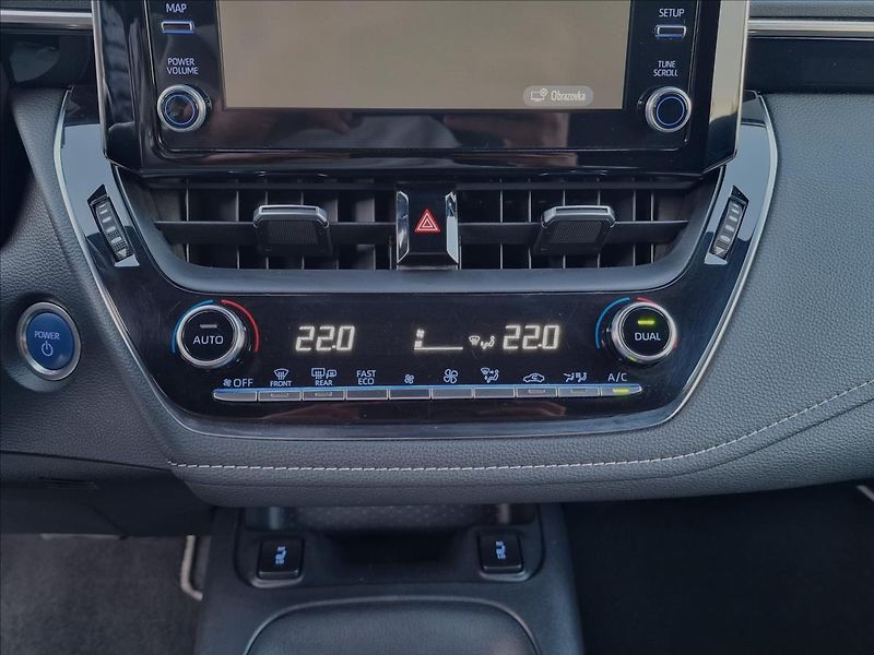 Toyota Corolla 1.8 Hybrid Comfort,ČR ,1.Maj. - fotka 30 z 48