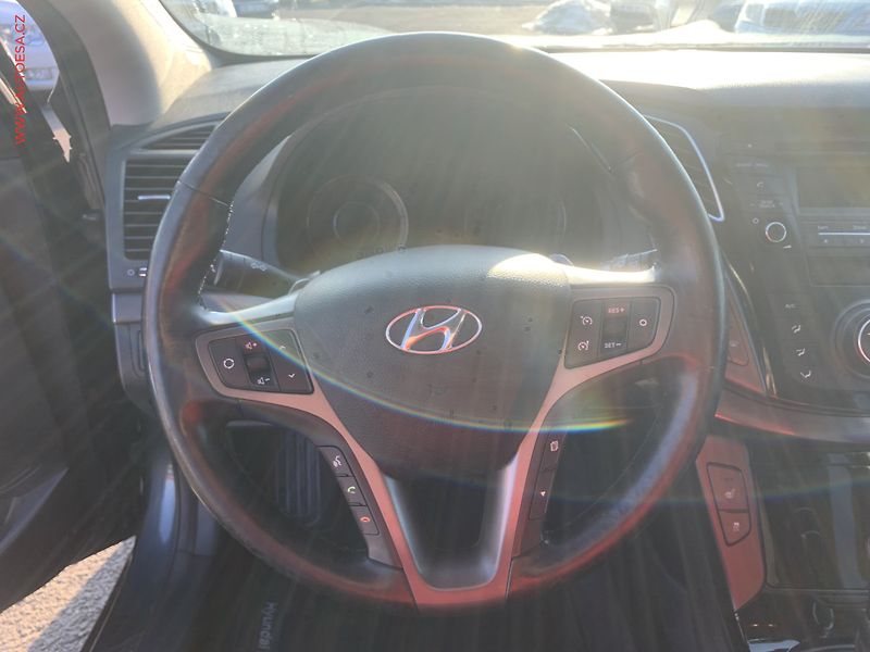 Hyundai i40 (2015) 1.7 CRDi, Automat - fotka 13 z 17