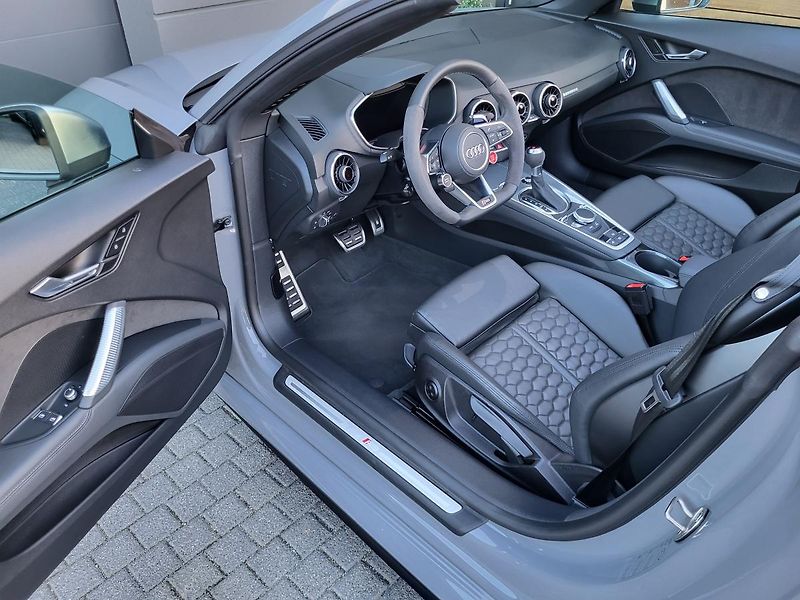 Audi TT RS (2022) ROADSTER | MATRIX - fotka 9 z 40