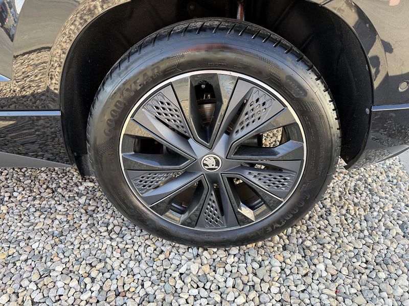 Škoda Karoq 2,0 TSi/140kW 4x4 DSG Sportlin - fotka 76 z 94