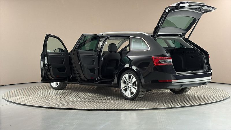Škoda Superb 2.0 TSI DSG Style Combi - fotka 7 z 30